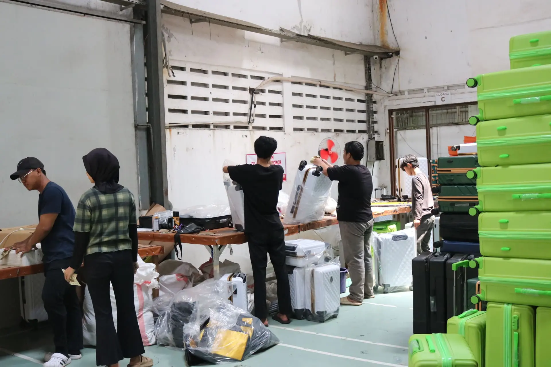 Gambar aktivitas pabrik